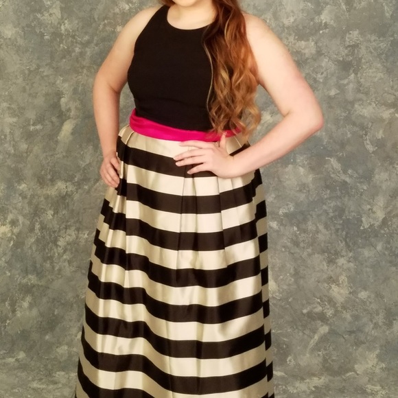 Beautiful dress! Worn once good quality. Full length - Picture 4 of 4